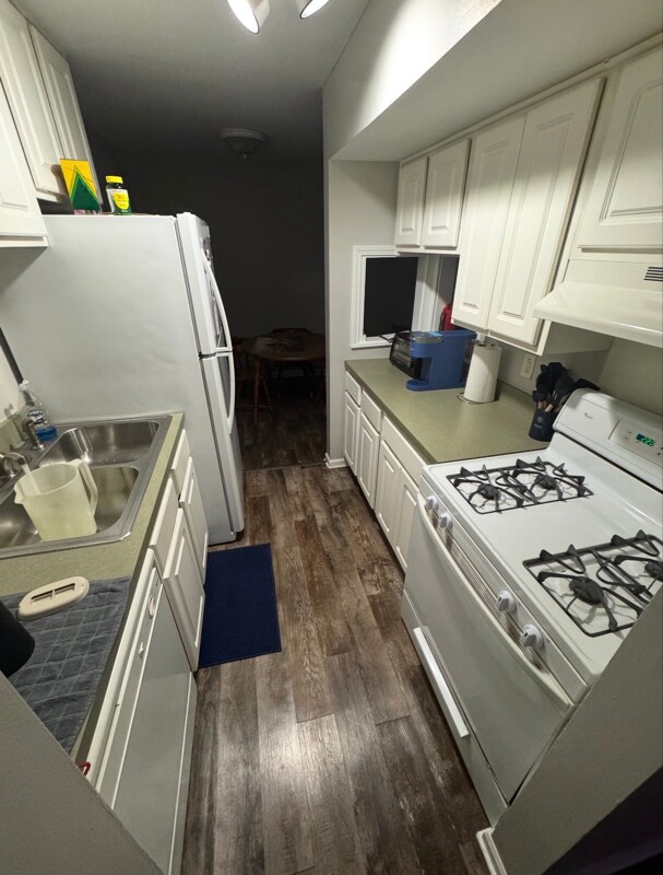 Building Photo - 1870 Tall Oaks Dr