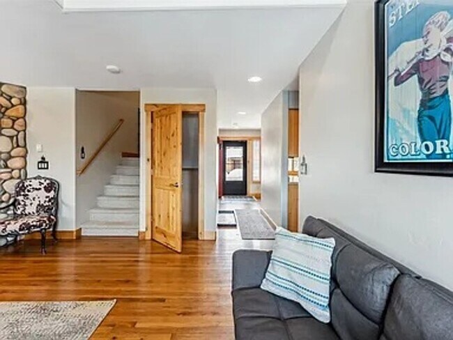Building Photo - Winter Seasonal Rental- Woodworks 6726