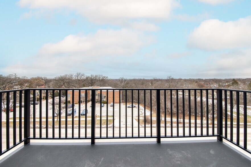 Building Photo - 8041 W Bluemound Rd