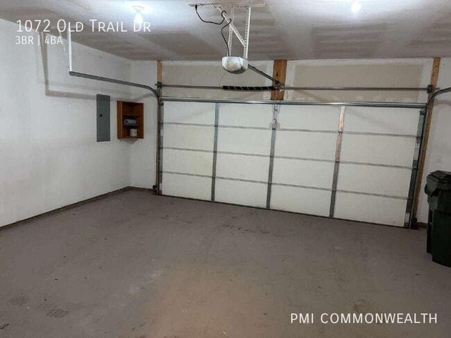 Building Photo - 1072 Old Trail Dr