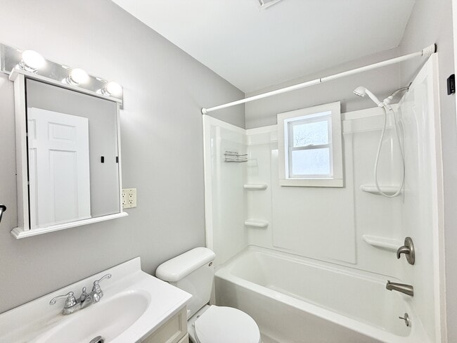 Building Photo - 2431 Blarney Stone Dr