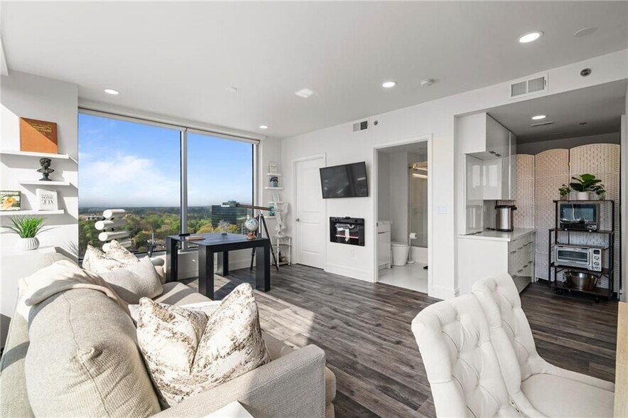 Building Photo - 3338 Peachtree Rd