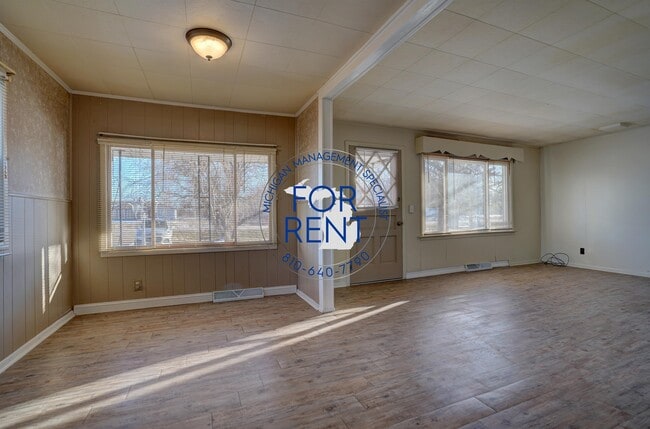 Building Photo - 1327 E Hurd Rd