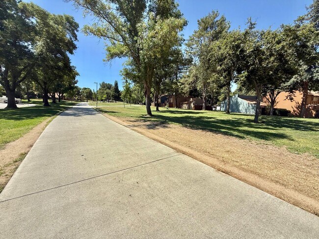 Building Photo - Furnished!! - One story gem in North Davis