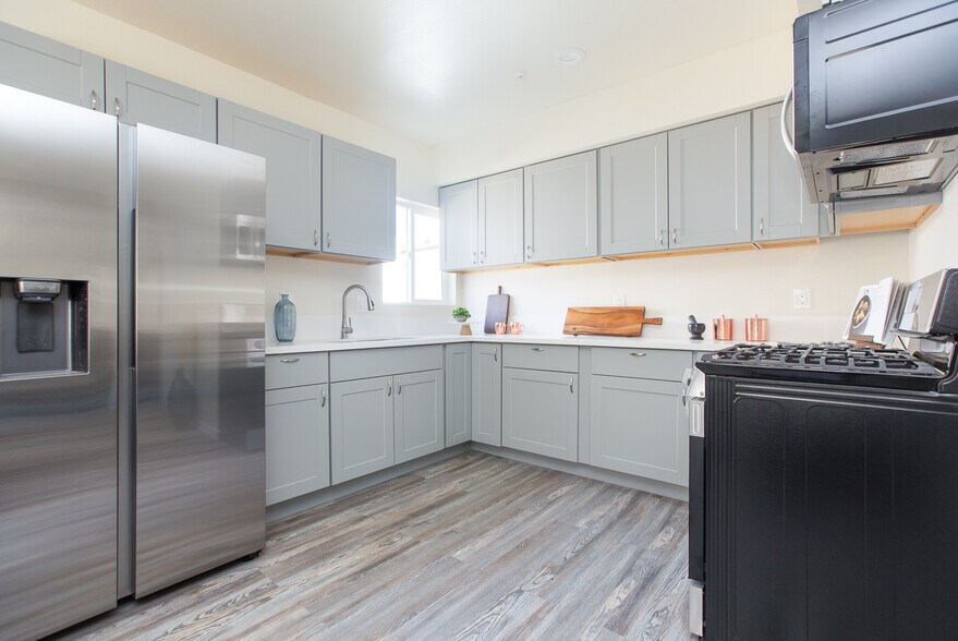 Building Photo - 1640 W 147th St