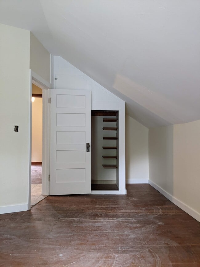 Building Photo - 214 S G St