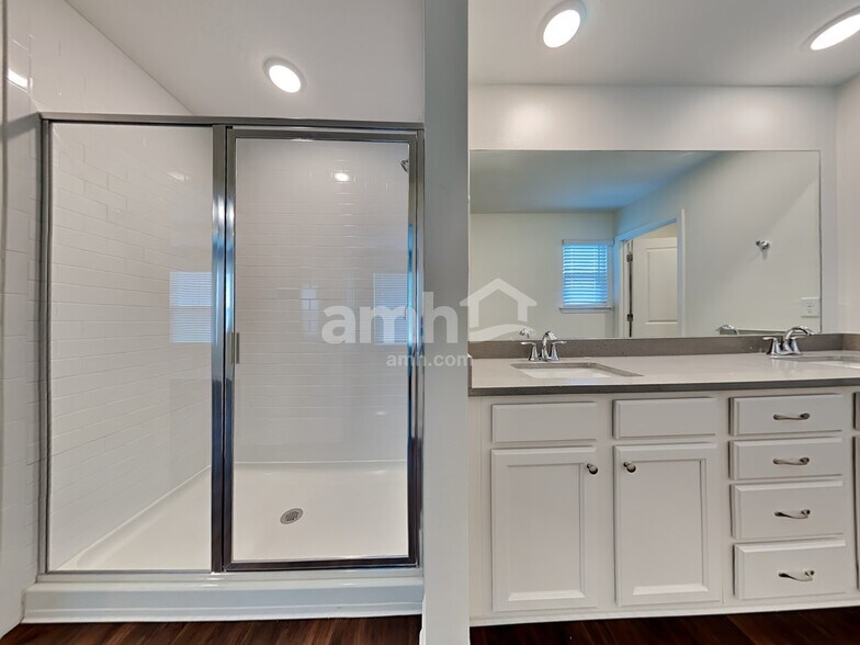 Building Photo - 559 Onate Cir