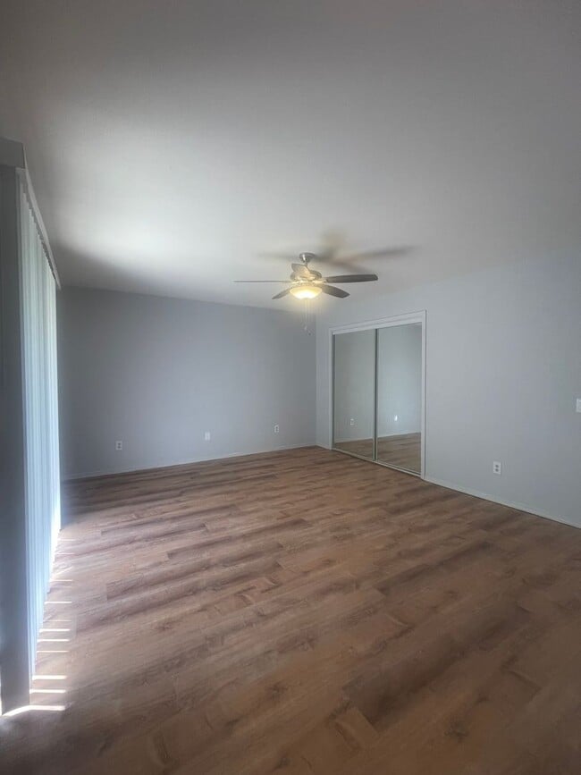 Building Photo - 651 Country Oak Dr