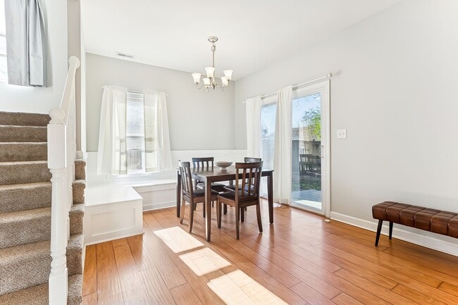 Building Photo - Stunning home in Norfolk!