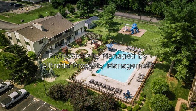 Building Photo - 9400 Doral Ct