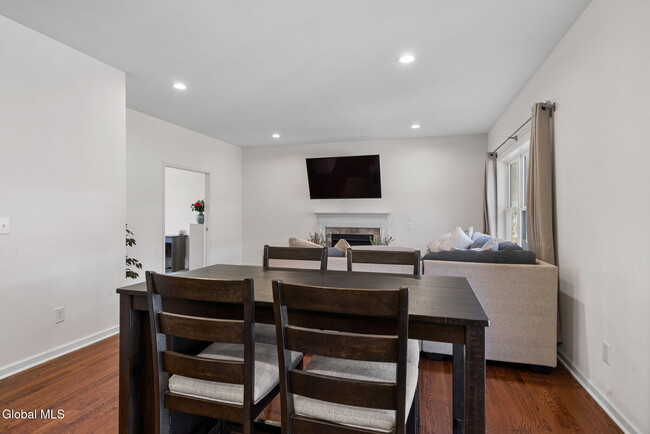 Building Photo - 2 Birch Ct