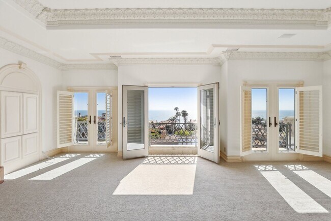 Building Photo - OCEAN VIEW CUSTOM BUILT LUXURY ESTATE