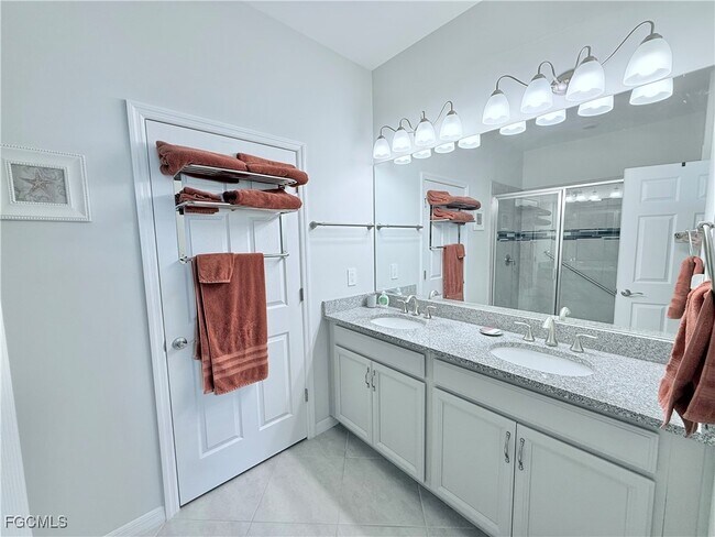 Building Photo - 3029 Royal Gardens Ave