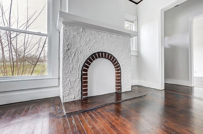 Building Photo - Cozy 3 bedroom w/backyard