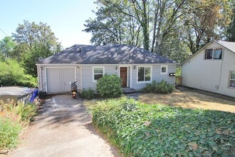 Building Photo - 3328-3328 SW 10th Ave