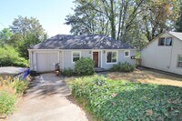 Building Photo - 3328-3328 SW 10th Ave