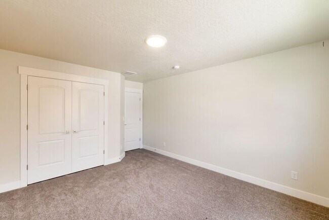 Building Photo - SPECTACULAR VIRTUALLY NEW HOME IN SOUGHT A...