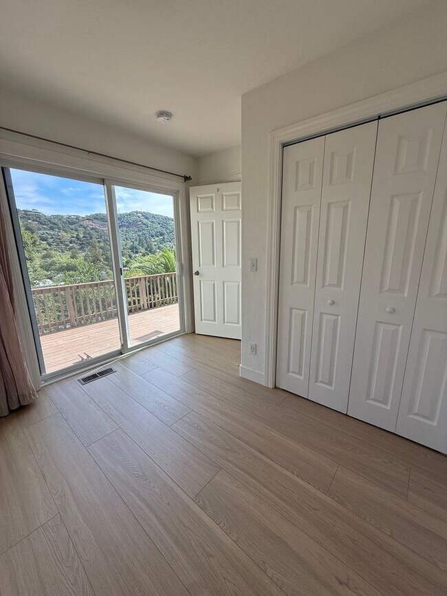 Building Photo - 55-57 Bayo Vista Way