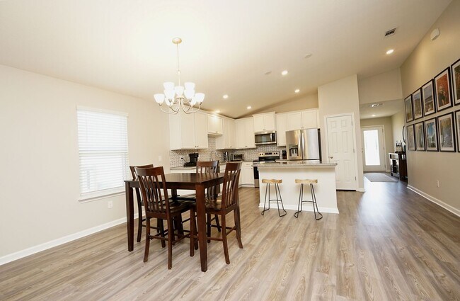 Building Photo - Central Freeport Location with Community Pool