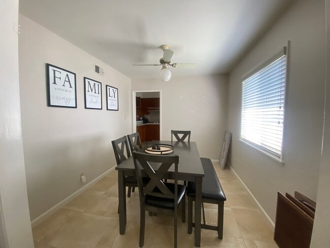 Building Photo - Pool Home in Orange for Lease