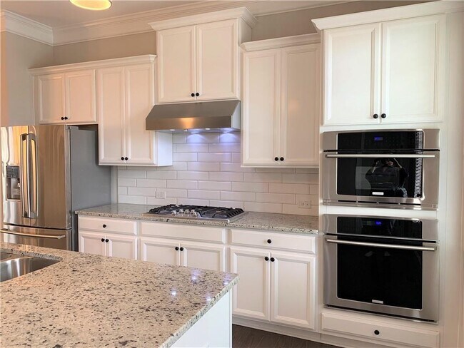 Building Photo - 404 Caravelle Walk