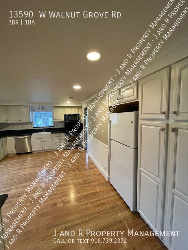 Building Photo - 13590 W Walnut Grove Rd