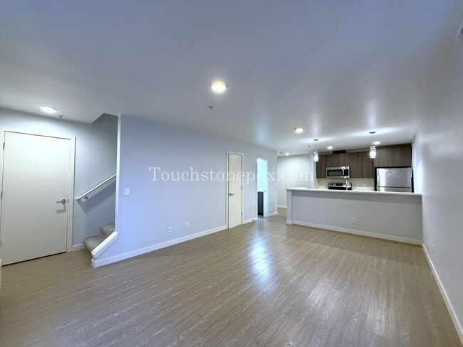 Building Photo - Contemporary 2 Bedroom, 1.5 Bathroom Apartment