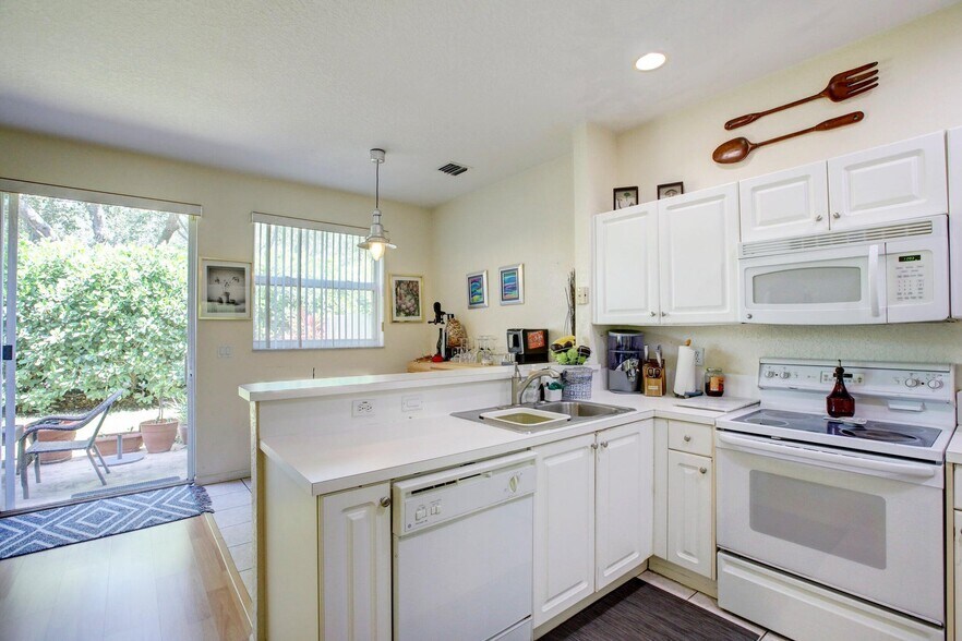 Building Photo - 11705 NW 47th Dr