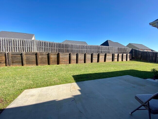 Building Photo - 4858 Somerset Dr