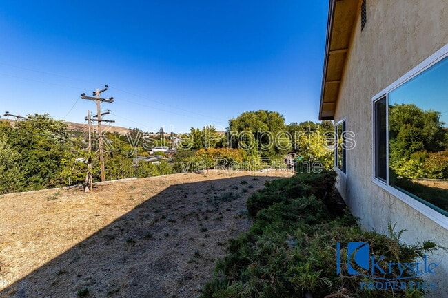 Building Photo - 106 Molina St