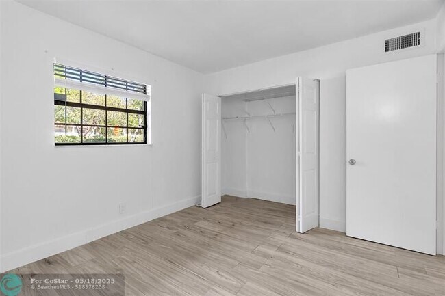 Building Photo - 3361 NW 85th Ave