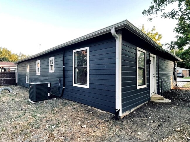 Building Photo - 1314 Dewberry St