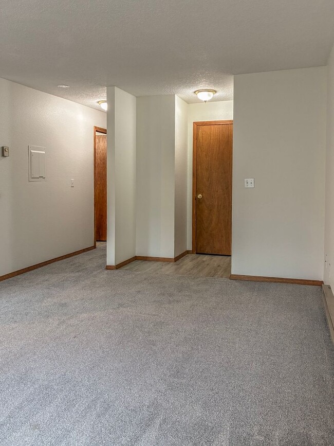 Building Photo - ONE MONTH FREE- Gresham 1 Bedroom Condo Available for Move In ! Call today
