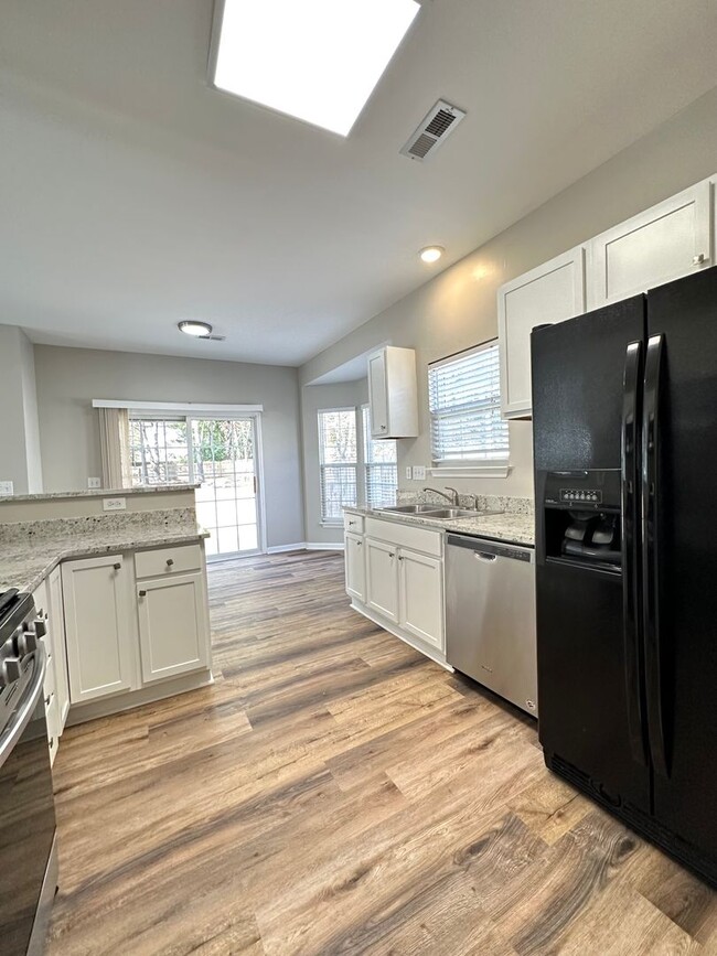 Building Photo - Completely renovated home located in Five ...