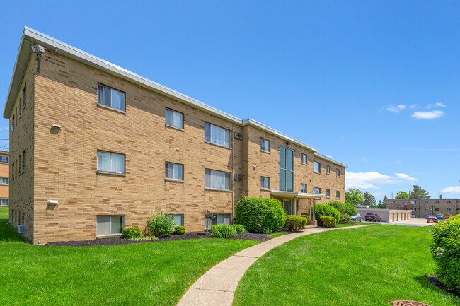 Primary Photo - 5200 Royalton Rd