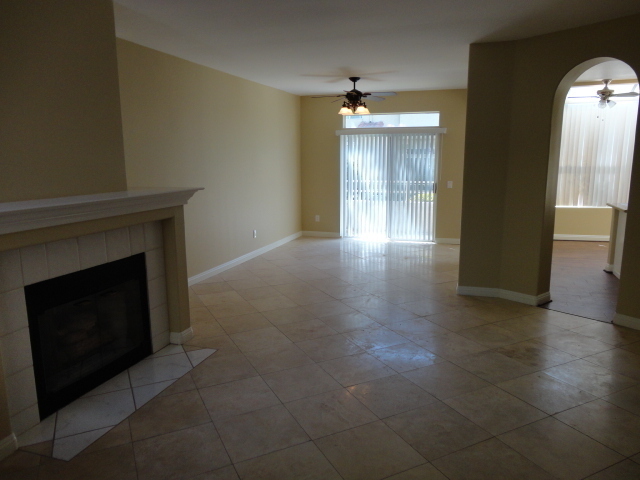 Building Photo - Beautiful 3 + 2.5 Stevenson Ranch Townhome