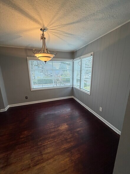 Building Photo - 4838 Summit St