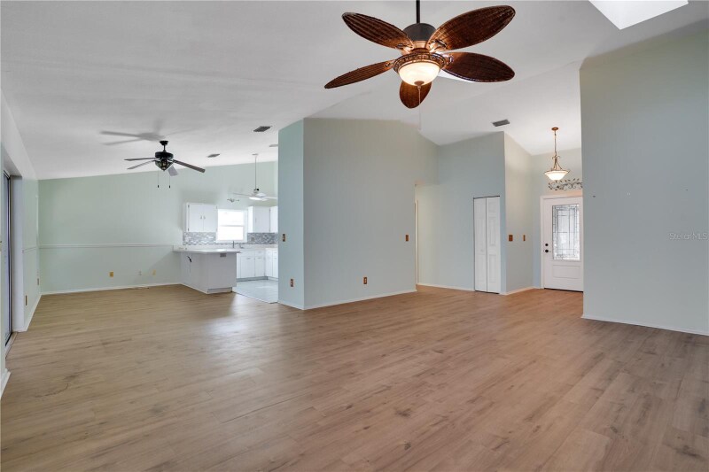 Building Photo - 1410 Club Dr