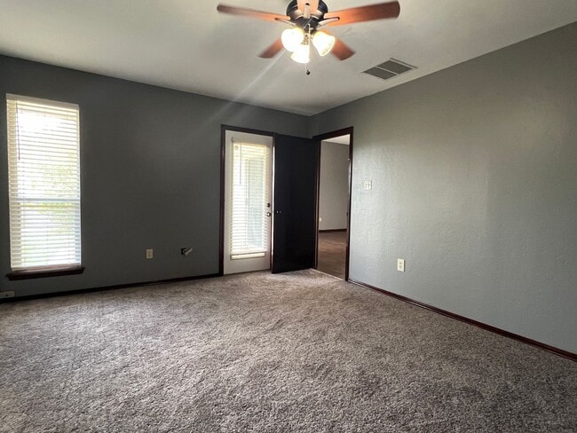 Building Photo - 4016 SW Mesquite Dr