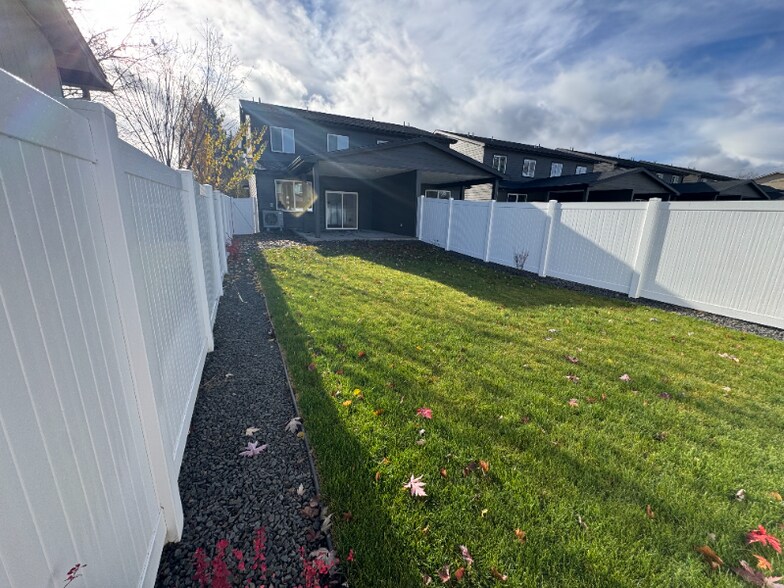 Building Photo - 3913 E 27th Ave