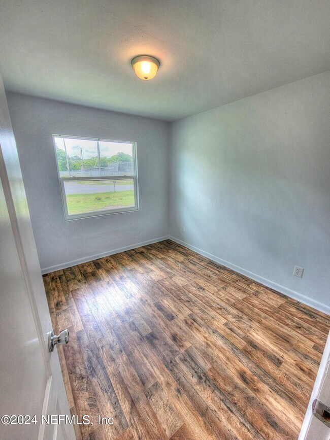 Building Photo - 3919 Skycrest Dr