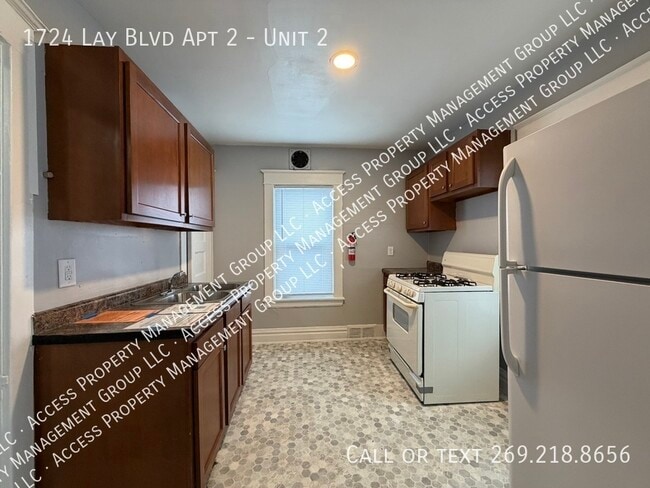 Building Photo - 1724 Lay Blvd