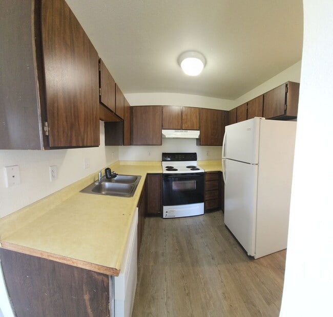 Building Photo - Regency Park Condos