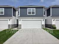 Building Photo - 1631 NE Crossing Oaks Ln