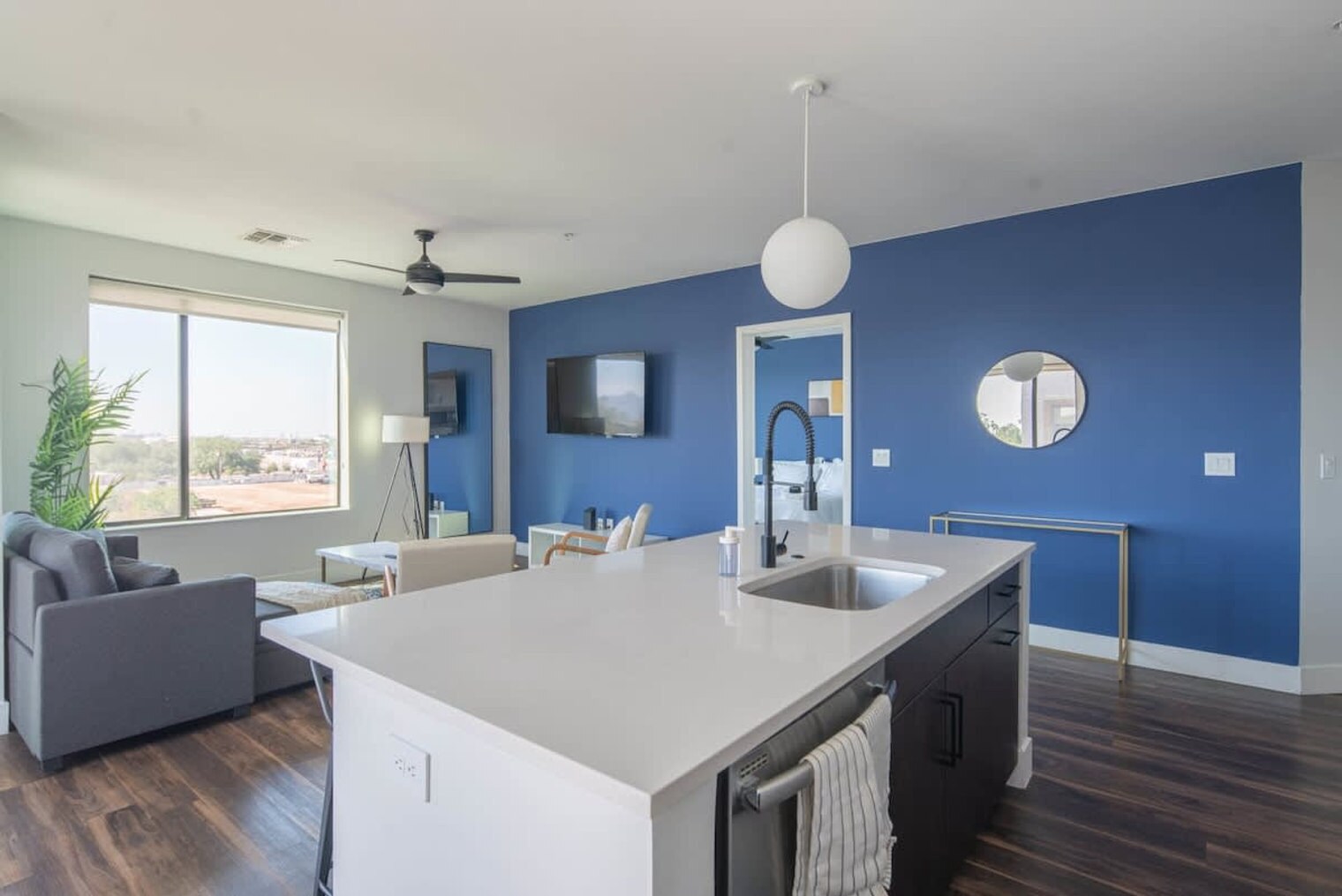 Building Photo - 812 W 1st St