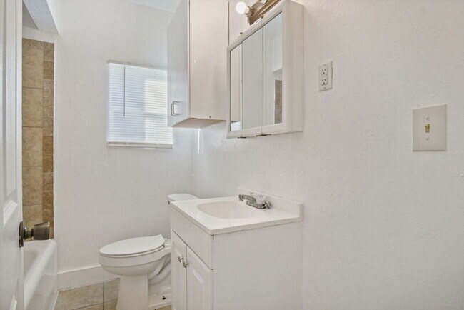 Building Photo - 2145 N Kate Ave