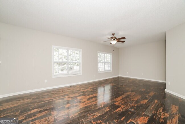 Building Photo - 5725 Newnan Cir