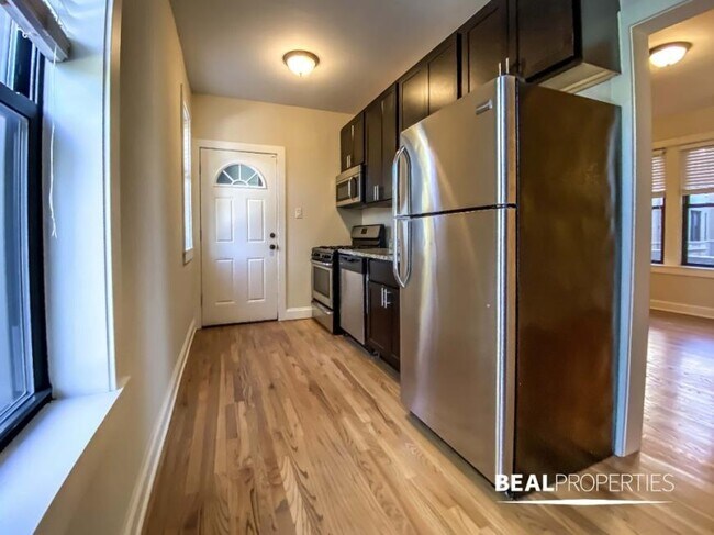 Building Photo - 1 bedroom in CHICAGO IL 60613