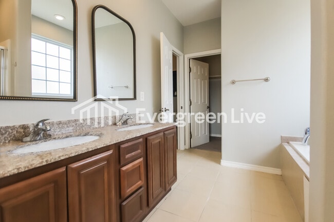 Building Photo - 4303 SW Brownstone Ave