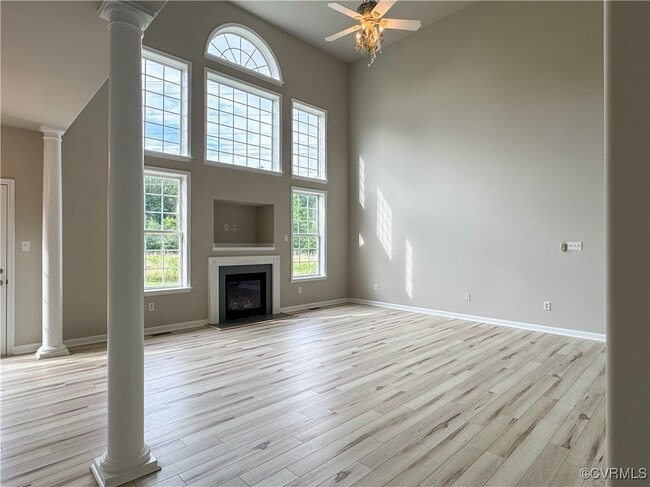 Building Photo - 14436 Sulphur Springs Terrace